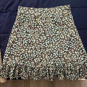 Chic Floral Mini Skirt in Black and Blue
